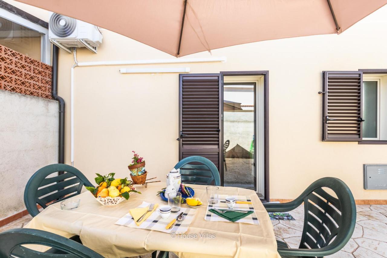 Villa Queen Dany Lido di Noto Екстер'єр фото