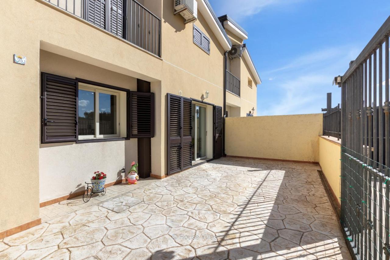 Villa Queen Dany Lido di Noto Екстер'єр фото
