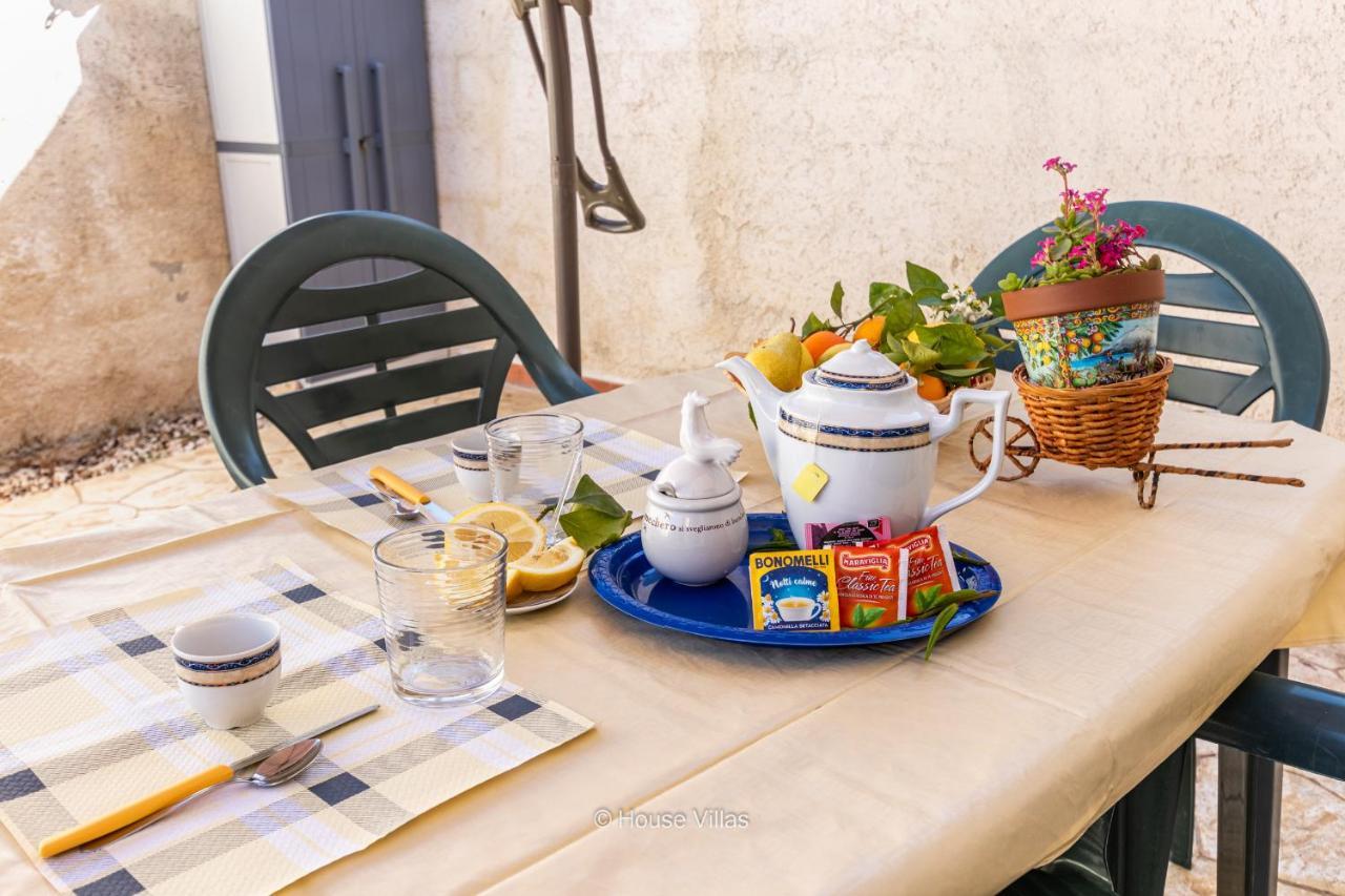 Villa Queen Dany Lido di Noto Екстер'єр фото